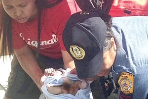 Sinh con ngay trên vỉa hè vì... APEC