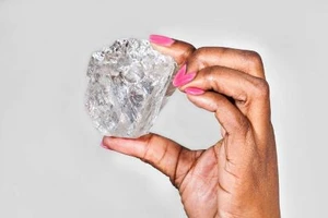 Phát hiện viên kim cương lớn nhất thế giới trong hơn 100 năm qua