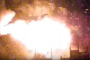 Tòa nhà năm tầng ở Moscow chìm trong biển lửa