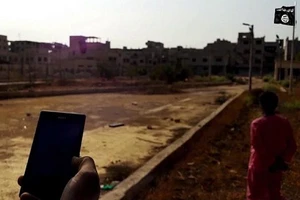 IS cho nổ tung tù nhân bằng bom kích hoạt qua điện thoại