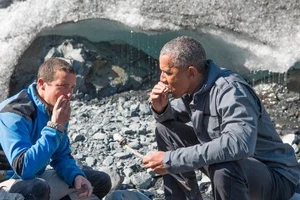 Tham gia truyền hình thực tế, Tổng thống Obama từ chối uống nước tiểu