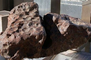 Hãng vũ khí Mỹ tính dùng thiên thạch 4,5 tỉ năm chế tạo súng 