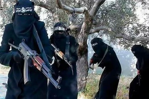 IS giết bà mẹ trẻ vì cho con bú dưới gốc cây