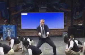 Clip thầy giáo nhảy rap vui nhộn cùng học sinh