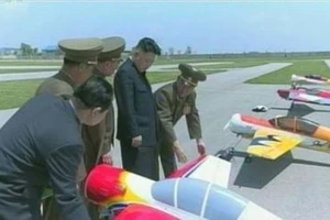 Hàn Quốc bắn 20 phát đạn cảnh cáo máy bay Triều Tiên