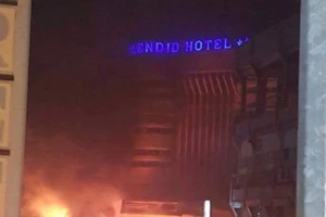 Al Qaeda khủng bố khách sạn Burkina, 20 người chết
