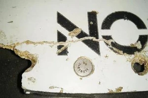 Lại phát hiện mảnh vỡ nghi của MH370 trên đảo Pháp