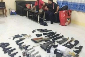 Campuchia bắt hai người Việt chuyển lậu hàng chục vũ khí