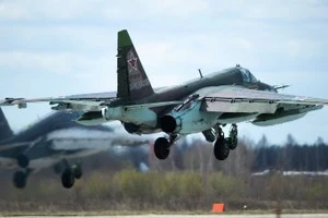  Su-25 Nga rơi, phi công nhảy dù thoát nạn