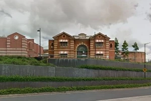 Người chuyển giới Úc hơn 2.000 lần bị cưỡng hiếp trong tù