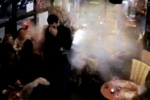 Pháp công bố video kẻ khủng bố Paris kích nổ đai bom