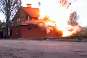 Nga cho nổ tung nhà thờ Hồi giáo chứa bom 