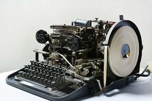 Bất ngờ tìm thấy máy gửi tin nhắn tuyệt mật của Hitler 