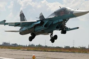 Su-34 Nga dội bom phá hủy cơ sở dầu của IS ở Syria