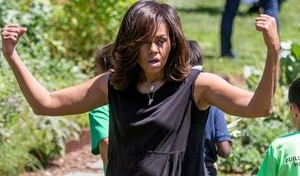 Đệ nhất Phu nhân Mỹ ‘khoe cơ bắp’ khi thu hoạch rau