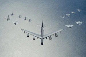 'Pháo đài bay' B-52 Mỹ áp sát biên giới Nga