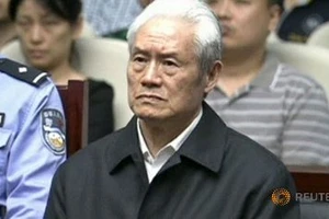 Vợ con Chu Vĩnh Khang ‘thi nhau’ lĩnh án tù