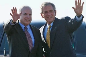 Ông George Bush tái xuất ‘giải nguy’ cho đảng Cộng hòa