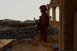 Lao mình chặn xe bom khủng bố, binh sĩ Nga hy sinh