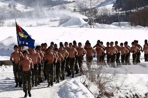 14 sinh viên đào tẩu Triều Tiên tập luyện cùng lính Hàn Quốc