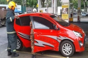 Cô gái trẻ bốc cháy, bỏng 60% vì dùng điện thoại khi đổ xăng