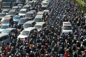 Tắc đường hàng chục giờ ở Indonesia, 18 người thiệt mạng