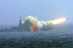 Trung Quốc dùng ‘tên lửa thật’ tập trận ở Hoàng Sa