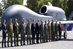 Ai đứng sau lập trường bài Nga của NATO?