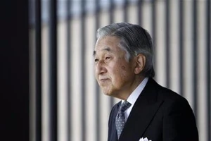 Lùm xùm tin đồn Nhật Hoàng Akihito sắp thoái vị