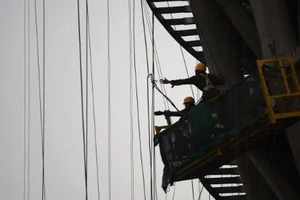 Trung Quốc: Thang máy công trường rơi tự do, 8 người thiệt mạng 