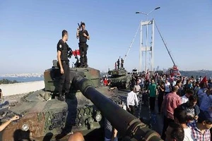 Nga đã cảnh báo cho Thổ Nhĩ Kỳ vài giờ trước đảo chính