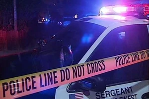 Hai cảnh sát Mỹ bị bắn gục, nghi phạm trốn thoát