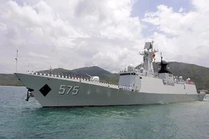 300 tàu chiến Trung Quốc tập trận bắn đạn thật ở Hoa Đông