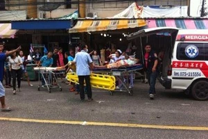 Nổ bom trên phố đi bộ Thái Lan, 5 người bị thương