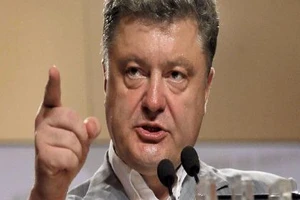 Tổng thống Ukraine ra lệnh quân đội gần Crimea sẵn sàng chiến đấu