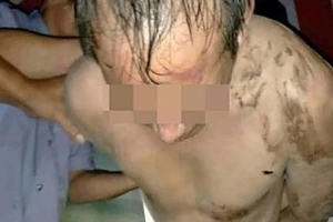  Trung Quốc: Phụ huynh lột trần thầy giáo nghi cưỡng hiếp nữ sinh