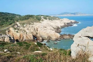 Trung Quốc xây cầu tàu quân sự mới áp sát Senkaku