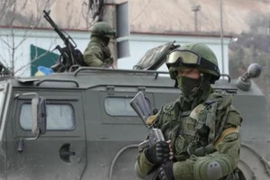 Tổng thống Putin bất ngờ lệnh tập trận gần Ukraine