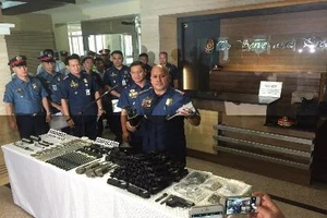 Philippines phá đường dây buôn súng ám sát Tổng thống Duterte