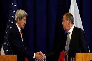 Ngoại trưởng Mỹ xin lỗi phái đoàn Nga bằng món quà bất ngờ