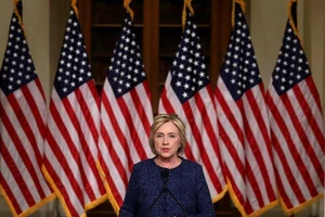 Chuyện bà Clinton ngã bệnh sẽ tiếp diễn như lời tiên tri Vanga?