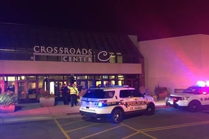 Mỹ: Tấn công bằng dao trong khu mua sắm