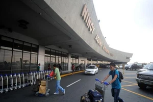 Máy bay tại Manila nghi bị không tặc tấn công