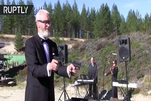 Xạ thủ Nga chơi nhạc Beethoven bằng súng