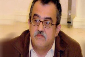 Nhà văn nổi tiếng bị bắn chết ngay tại tòa