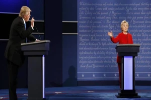Hiệp 1: Bà Clinton thắng ông Trump