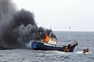 Tàu cá Trung Quốc đâm chìm tàu tuần duyên Hàn Quốc