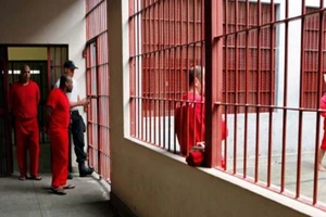 Tù nhân Brazil hỗn chiến, thiêu sống nhau