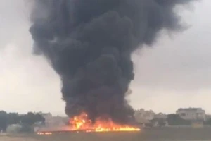 Máy bay nghi chở quan chức EU rơi, 5 người chết