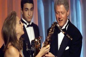 FBI bất ngờ ‘khui’ lại hồ sơ cũ của ông Bill Clinton